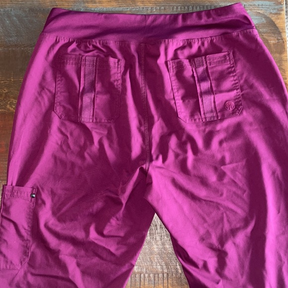 Women’s Burgundy Purple Label Scrub Set Size Large - Picture 7 of 7